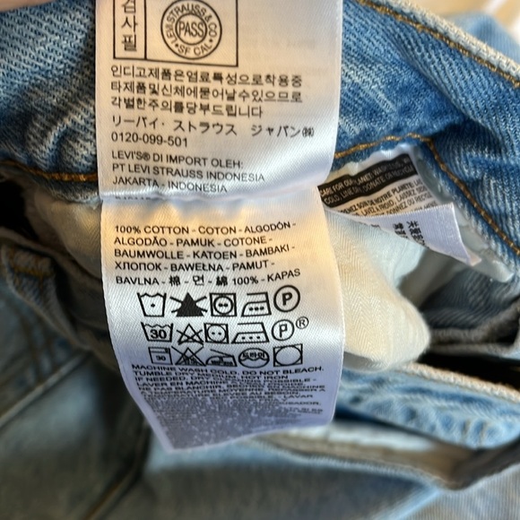 Levi's Premium WEDGIE FIT Light Wash Size 30, High Rise, Straight Leg Distressed - Picture 11 of 17